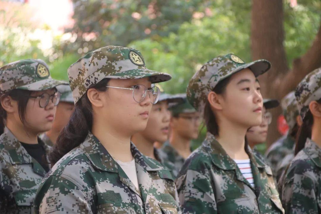 美狮贵宾会都会森林学校盛大举行2019级新生自觉学习及军事训练闭营仪式