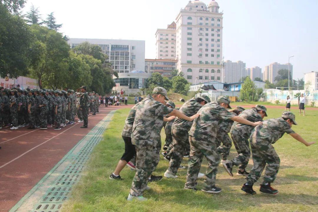 美狮贵宾会都会森林学校盛大举行2019级新生自觉学习及军事训练闭营仪式