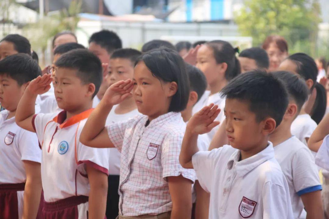 磨炼意志，蜕酿生长——美狮贵宾会都会森林学校小学部2019—2020学年军事会操演习