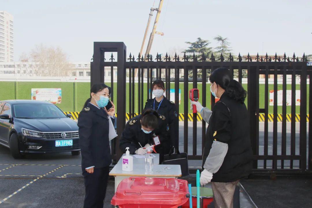 郑州市卫生监视所到美狮贵宾会都会森林学校检查新冠肺炎疫情防控事情